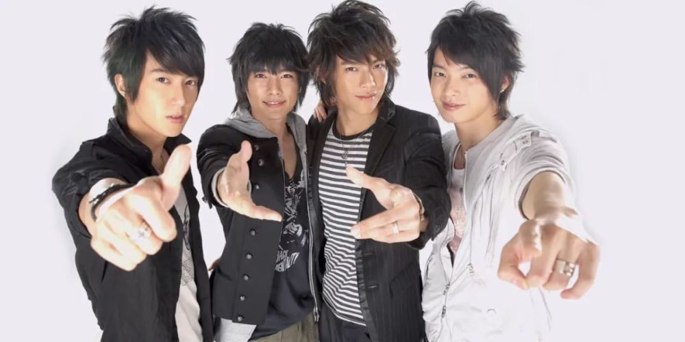 飞轮海是一个神奇抓马的男团,炎亚纶的事件,受到影响的不仅是汪东城