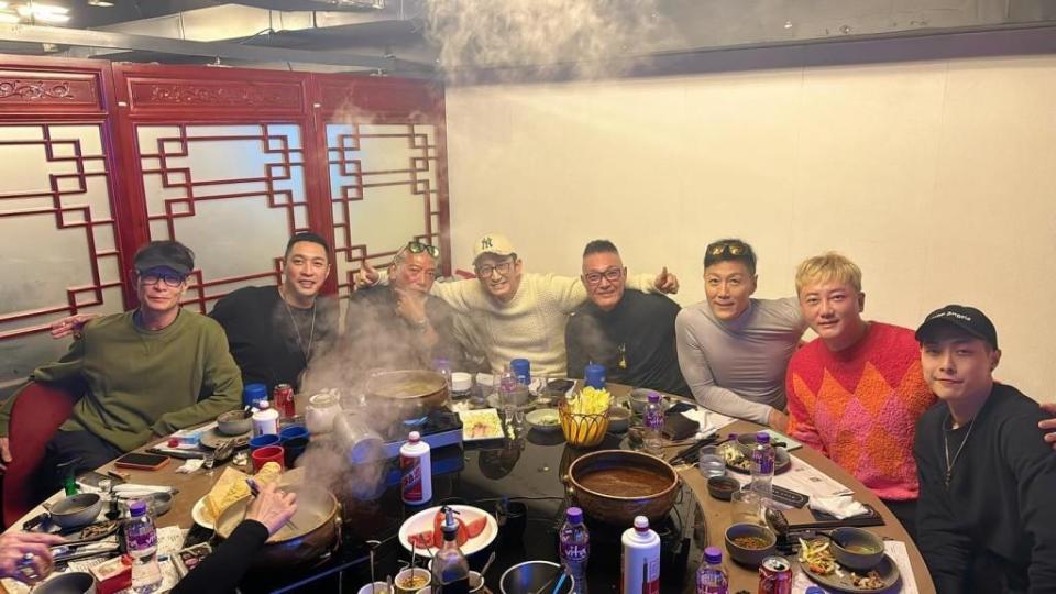 卢惠光在社交媒体上晒出了一张与吴廷烨,张耀扬,吴启华,彭敬慈,林国斌