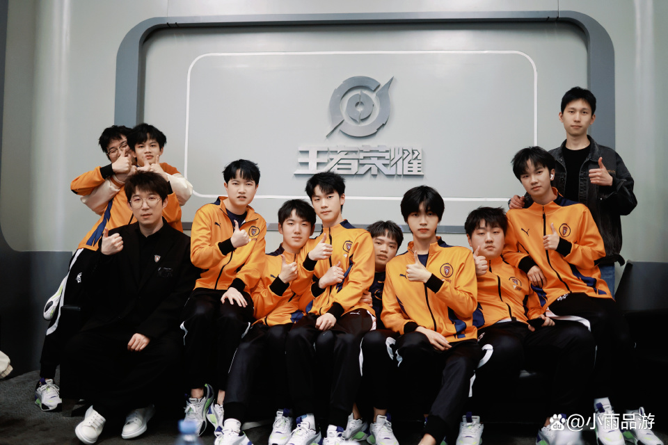 dyg主教练跑路冲上热搜awoke本人回应是被终止合作了