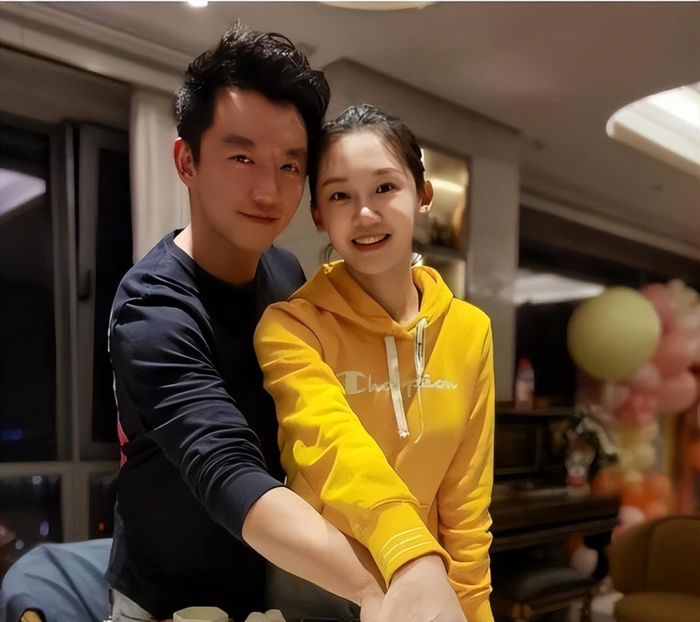 当时苗苗的父母,以及郑恺的爸爸,爷爷奶奶,还有苗苗妹妹和两个孩子全