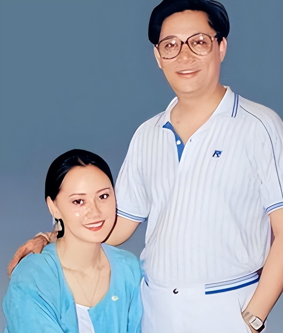 宋佳:大21岁丈夫患病后离婚,55岁公开新恋情,如今在国外开店