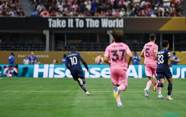 4-0！世俱杯最强人情世故诞生，梅西赛后与老队友勾肩搭背离场