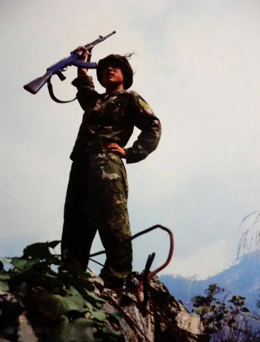 张志平第一个攻上老山主峰,为何拒领一等功,致使退役后生活艰难_腾讯