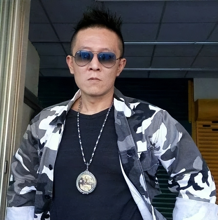 台湾男星陈光前家中死亡多日，无人察觉已发臭，王菲前经纪人发声悼念_腾讯新闻