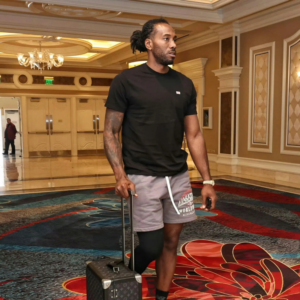 伦纳德被迫退出美国男篮后,和前队友乔治被爆在夜店狂欢