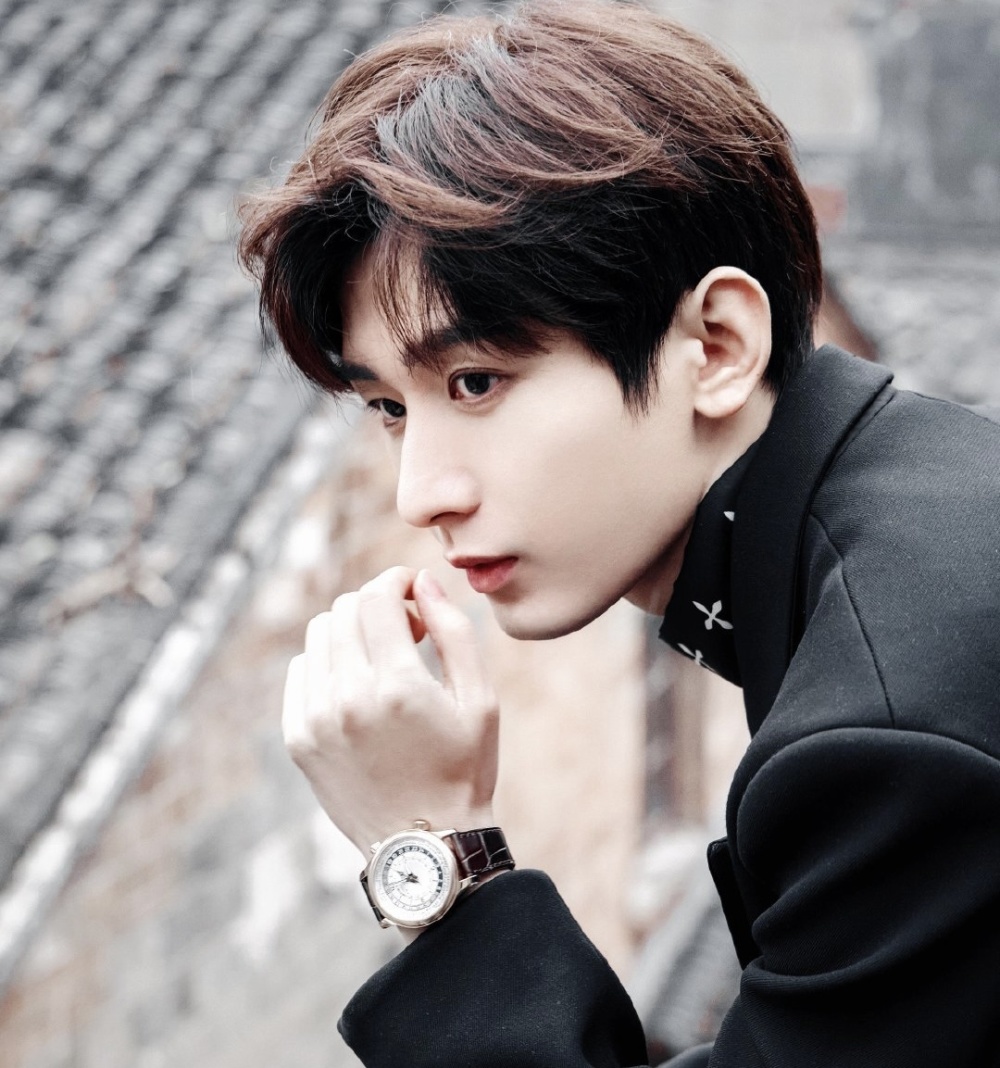 李宏毅翻牌成毅粉丝,被喊话:别来沾边_腾讯新闻