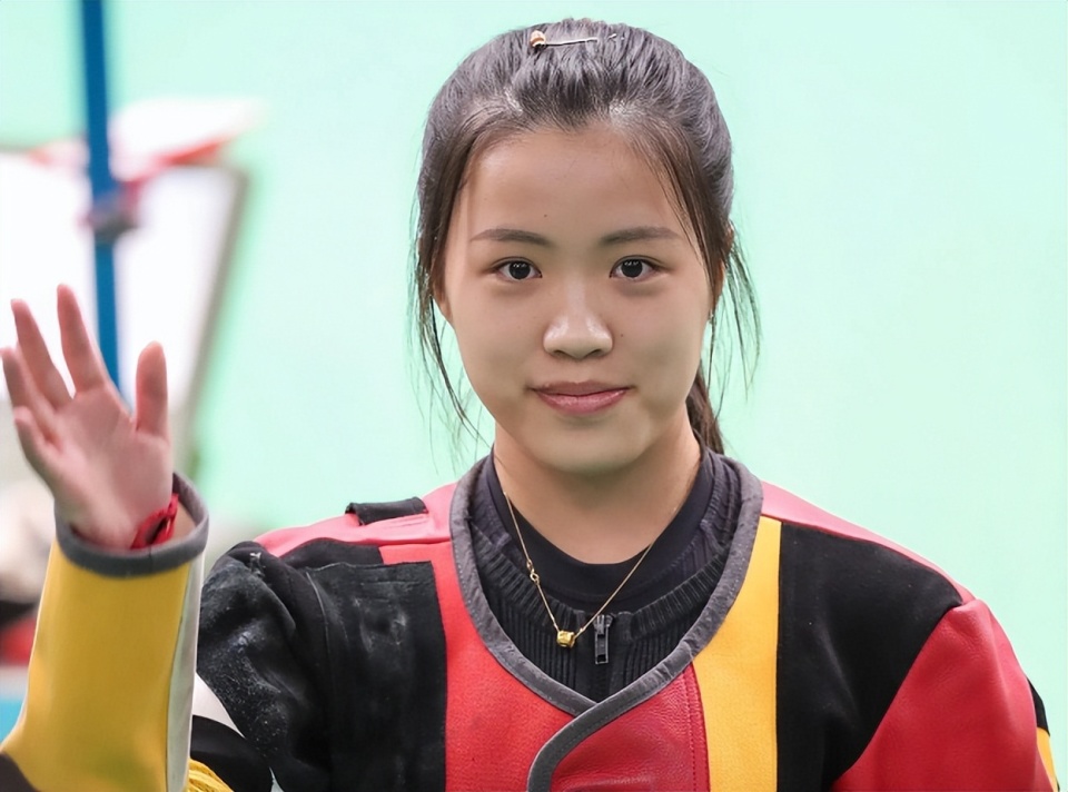 最近中国女子射击运动员杨倩的教练在网上发文,公开讨薪!