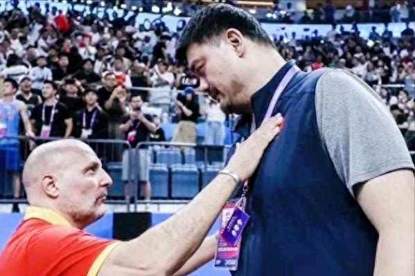 王浩然离队引热议，郭士强17人名单背后人情味十足，终于理解姚明为何坚持续约乔帅