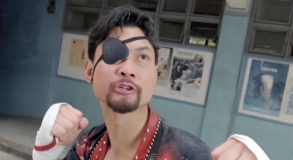 世界拳王周比利：打断李连杰胳膊，一脚踢飞吴京，无人敢与他拍戏_腾讯新闻