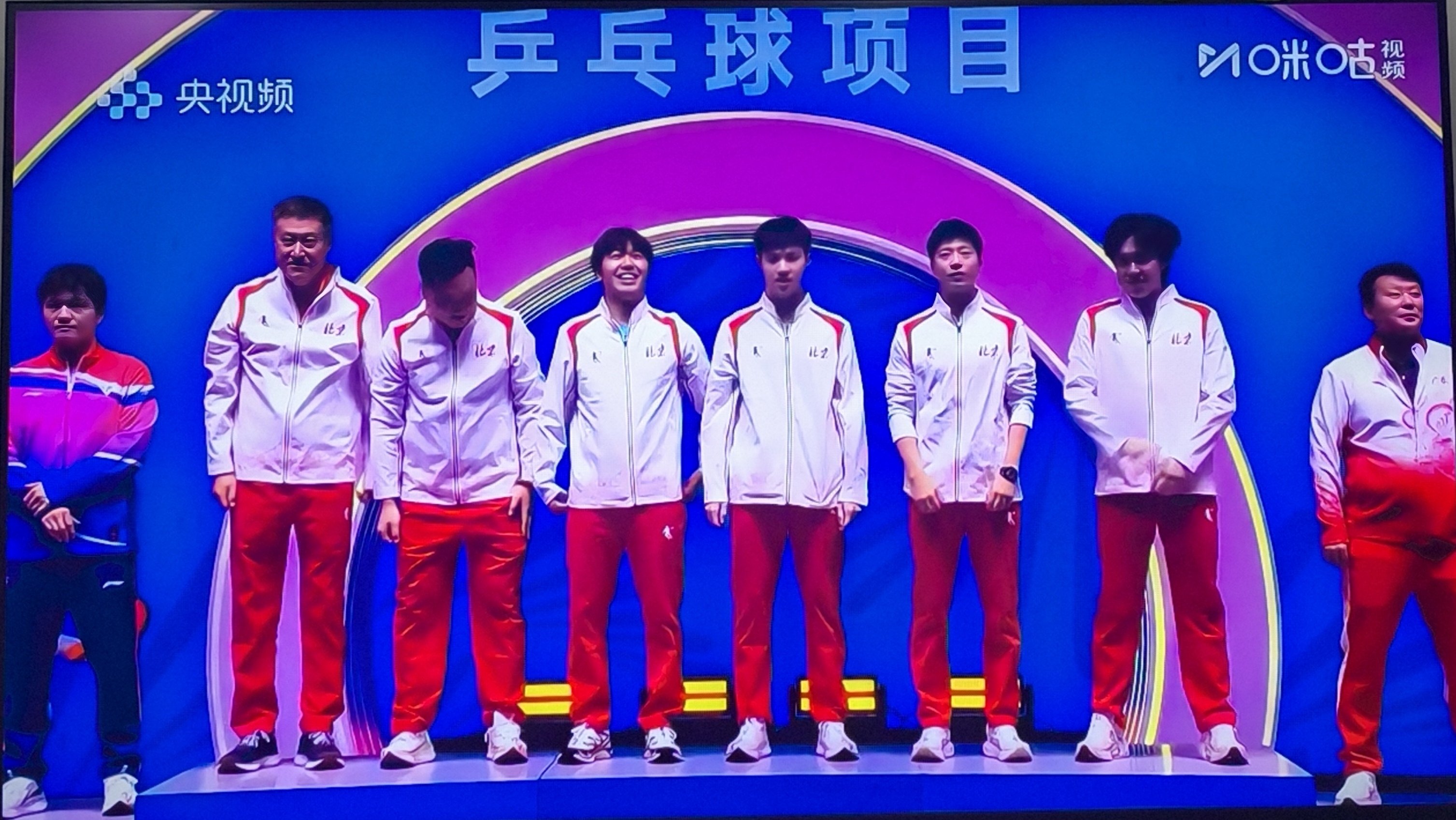 眾生相！男團大結局：馬龍許昕相擁！王楚欽“鬧笑話”，樊振東贏家 - 