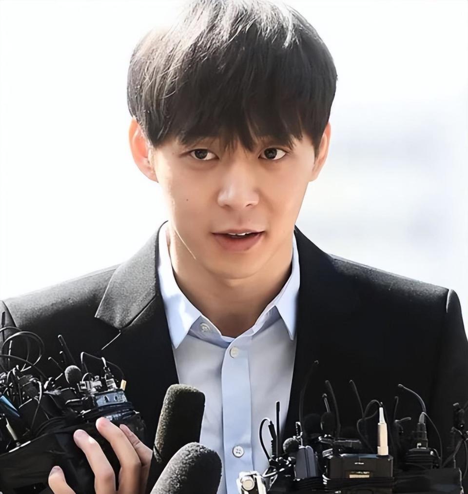 朴有天与泰国富豪女友分手,被曝欠税4.9亿韩元,形象不断下滑