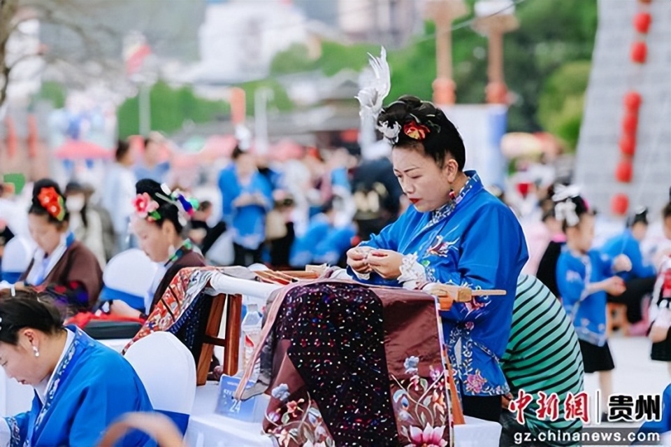 贵州台江县2024年苗族姊妹节苗绣技艺大赛举行