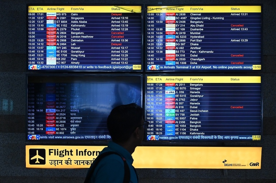 导弹划过迪拜夜空：中国出海人第一次直面战争