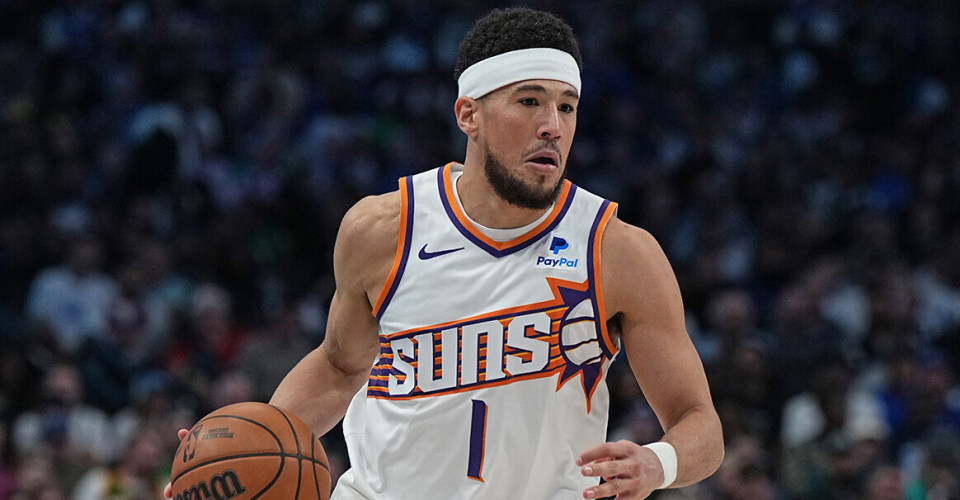 赛后,太阳球星德文-布克接受了媒体采访.