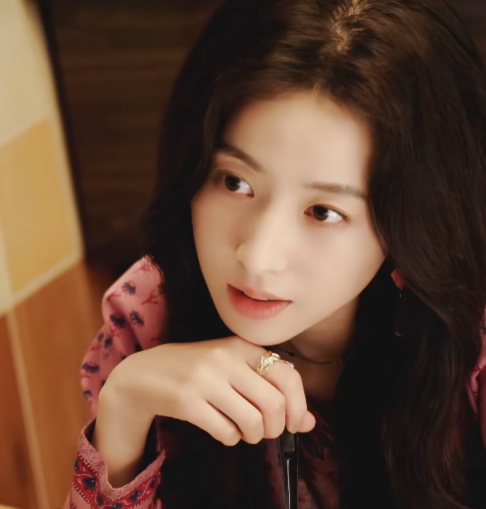 《春色寄情人》:本是冲着李现周雨彤去的,我却被刘琳惊艳了_腾讯新闻