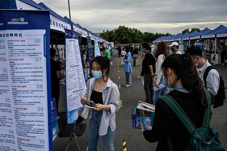 为何感觉失业率比公布的要高？青年失业率为何创下新高？_腾讯新闻