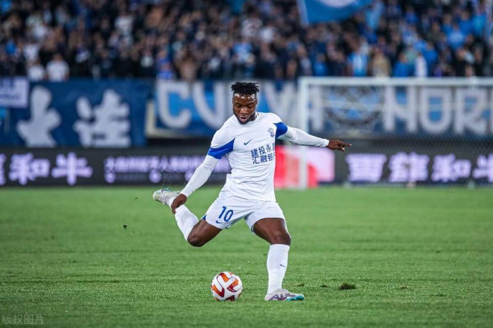 晋级18强,国足归化工作提速:硬又黑中锋是首选,将极大