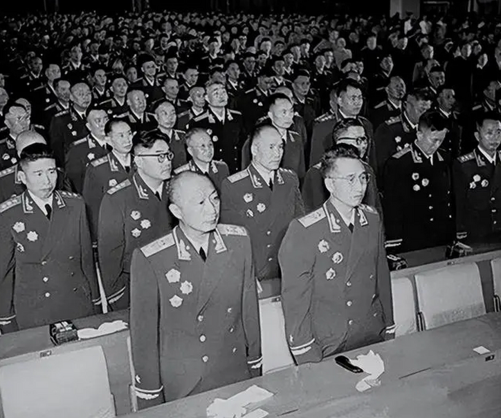 1955年授衔，1408位将星中，有一对夫妻最独特，一少将，一上将_腾讯新闻