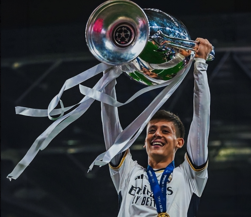 召回迪亚斯;居莱尔也在转会市场结束前,从费内巴切以2000万欧元加盟