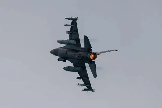 �ھ�F-16����Ա�Դ���ս���������