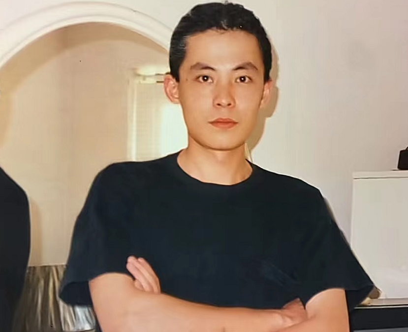 上海演员孙思瀚长居美国陪伴老母尽显孝心妻子留国内照顾女儿