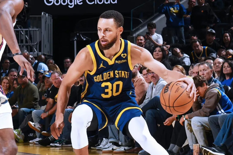 4分,10.6个篮板,3.6次盖帽,戈贝尔场均13.9分,13.0个篮板,1.