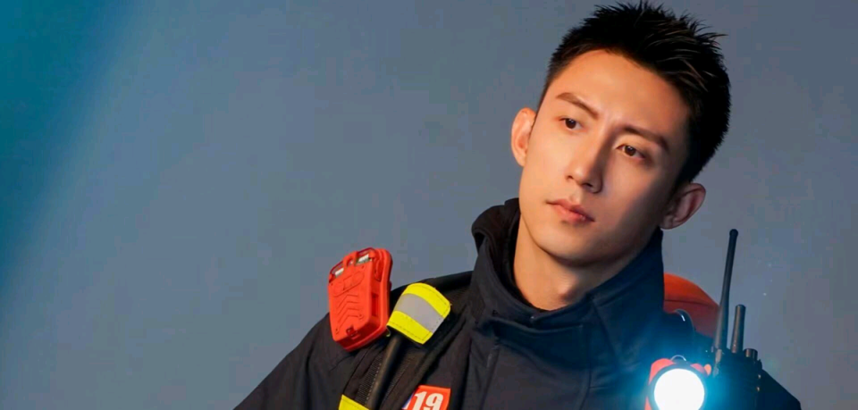 多次被前妻锤,又被曝疑似与迪丽热巴恋爱,黄景瑜凭演技压倒黑料_腾讯