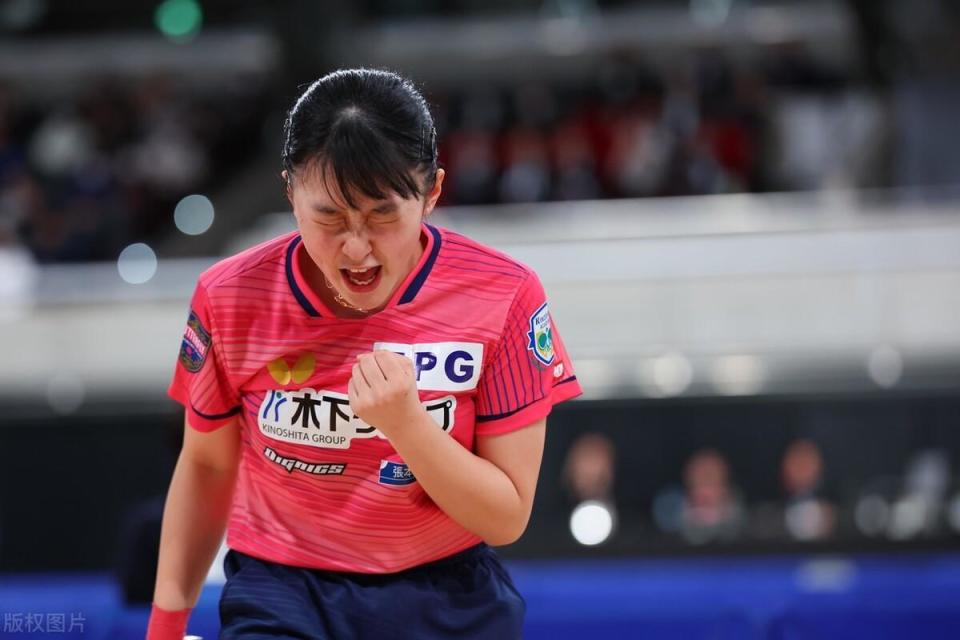 接下来,张本美和越战越勇,以11:6,11:7,连胜两局,总比分3:1获胜.