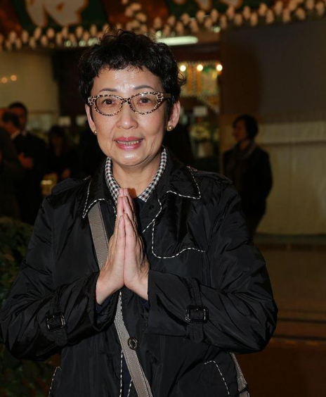 冯素波以77岁高龄在国际上获奖,古天乐给了她私人电话号码,两人关系