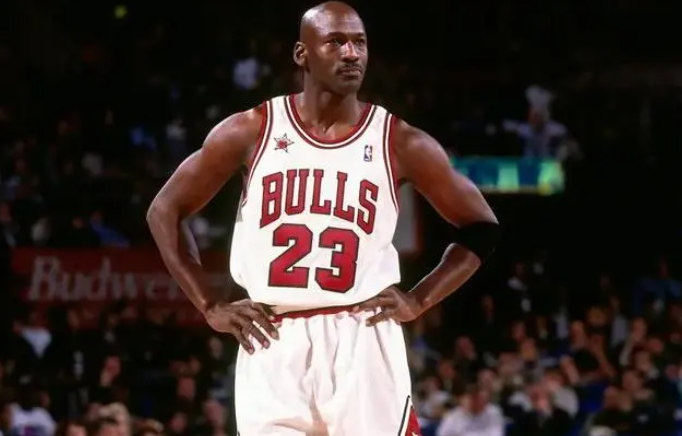 90年mvp之争有多激烈?乔丹33 6错失三连,巴克利41%选票成陪跑