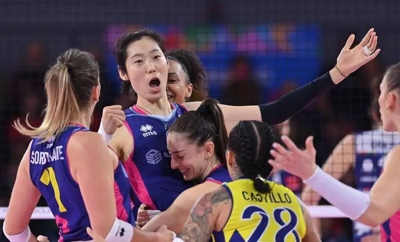 狂砍20分朱婷帮助斯坎迪奇逆转取胜世界第一主攻扣球太暴了