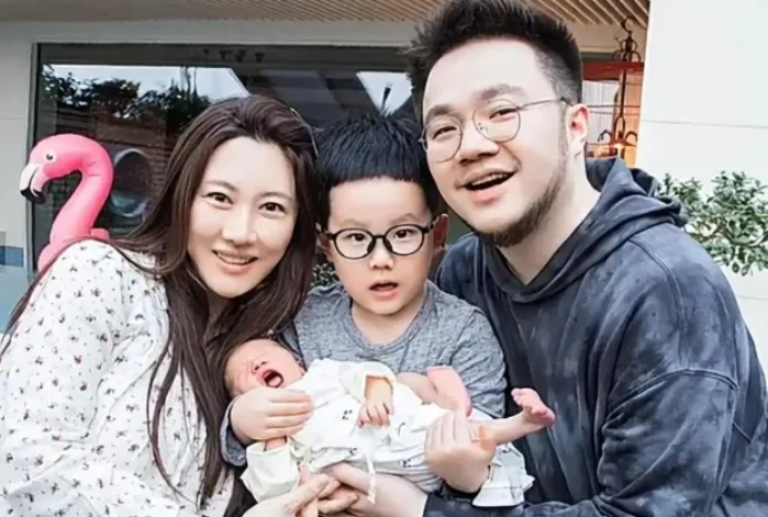 巴图博谷带大儿子打球,4岁偶一胖乎乎体态随爸爸,五官更像妈妈_腾讯