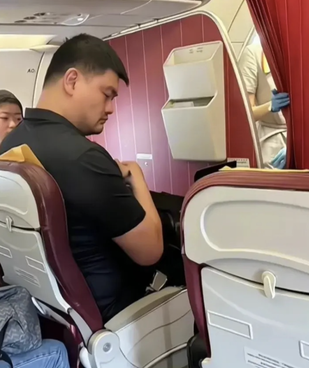 42岁姚明发福恐超400斤,娇妻叶莉仍很美,13岁女儿逼近1米9