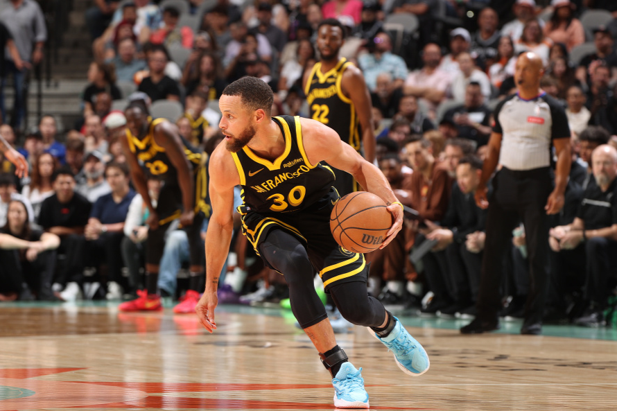 勇士险胜马刺4连胜库里338追梦216116连送关键收割比赛