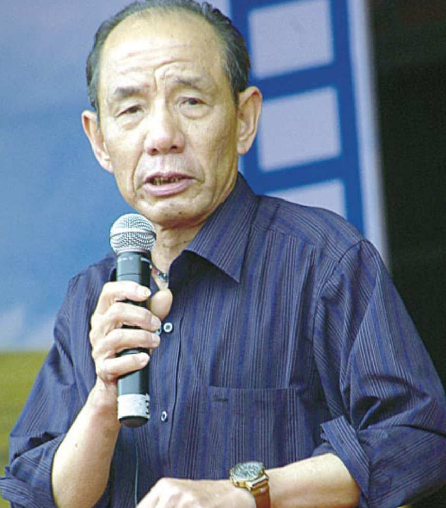 85岁老戏骨魏宗万与二婚妻子走过50年金婚今越来越年轻了