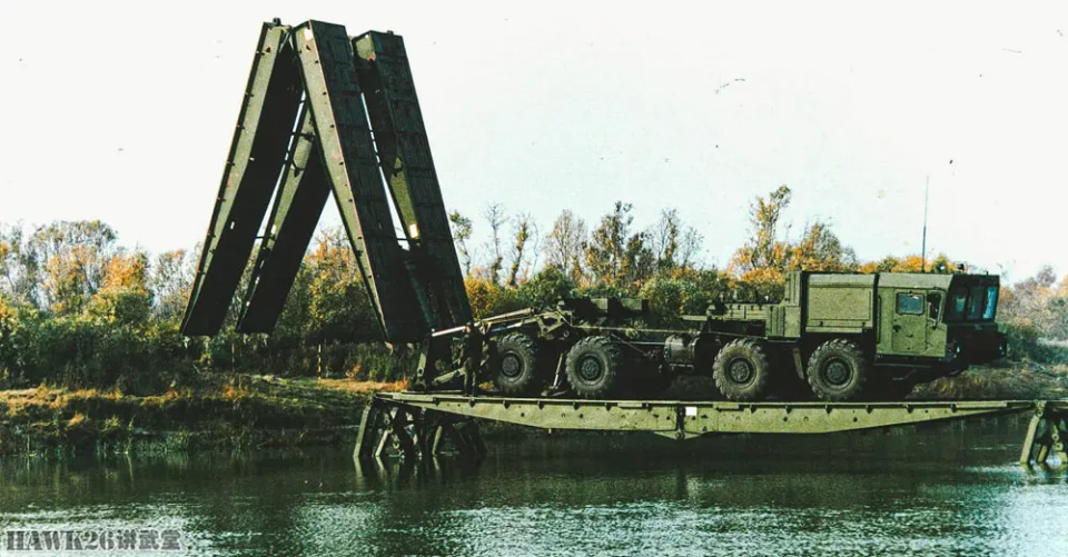TMM-6重型机械化桥 50分钟内架设长达102米 可通行坦克的桥梁_腾讯新闻