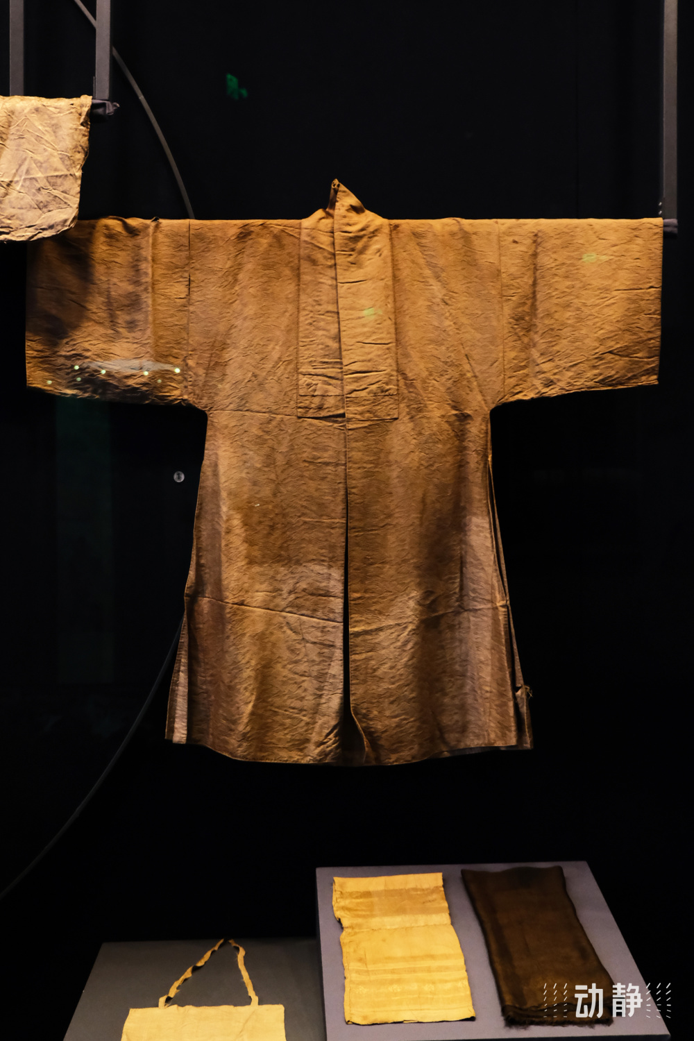穿越30万年的贵州丨张守宗夫妇墓：古代纺织技术发展的实物见证_腾讯新闻