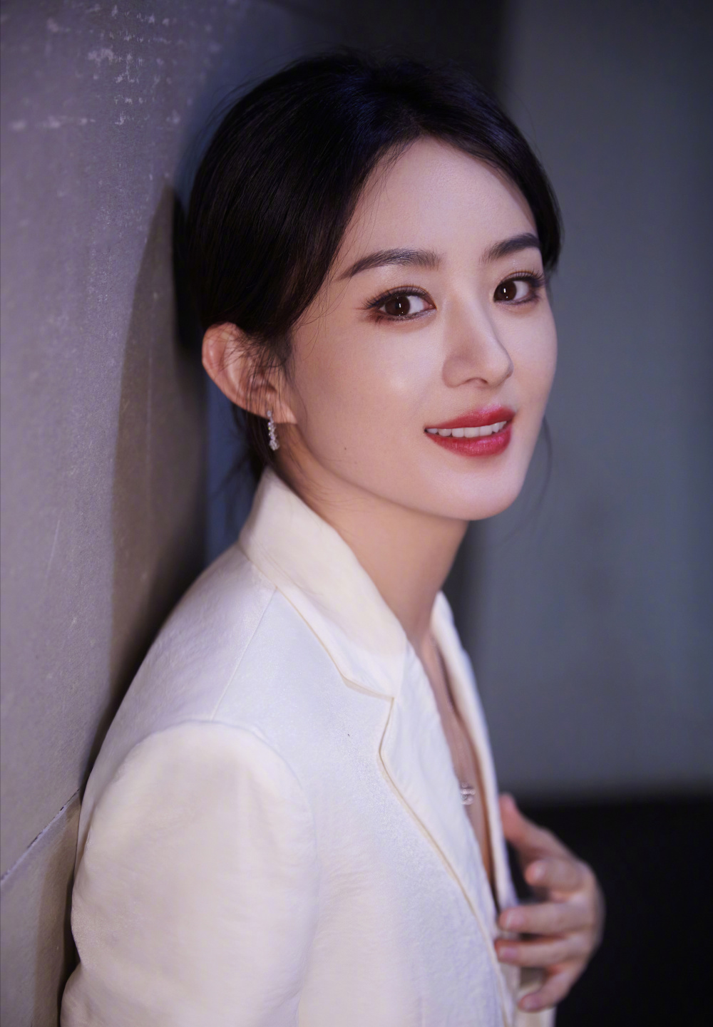 赵丽颖新年"换头"彻底惊艳到大家!新的公主切也太美了,好美啊