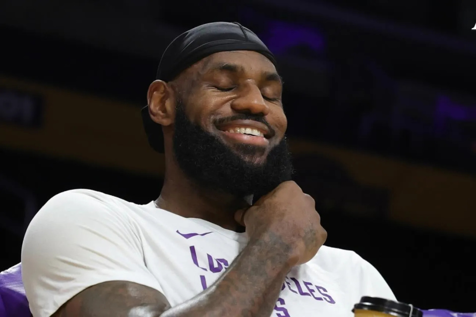 夏普阿里纳斯认为老詹是运动天赋最好的球员球迷回应称老詹用药