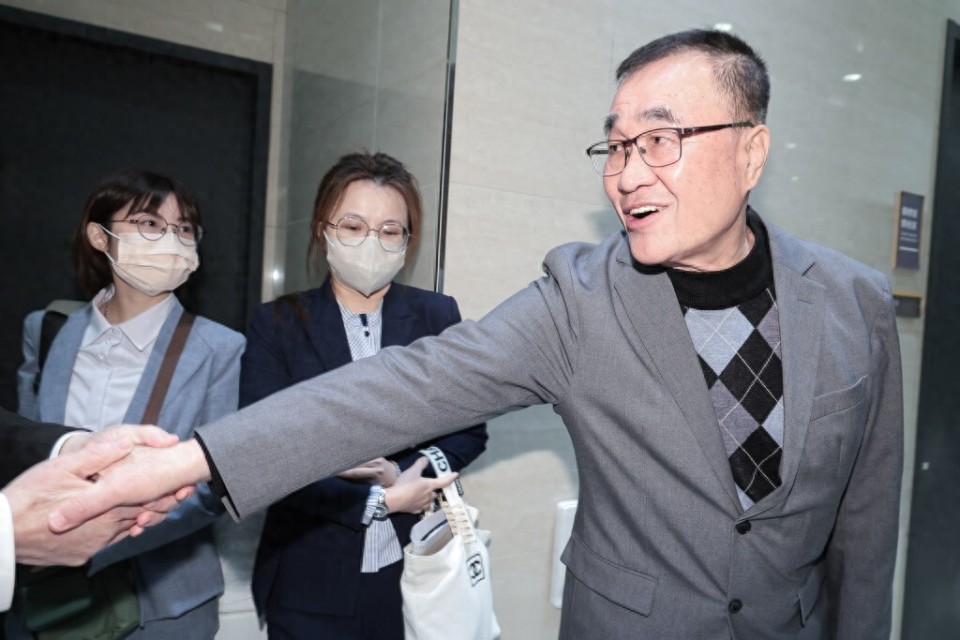 李四川宣布拼新北市长，谢寒冰献策国民党：早进入阵地以逸待劳_腾讯新闻