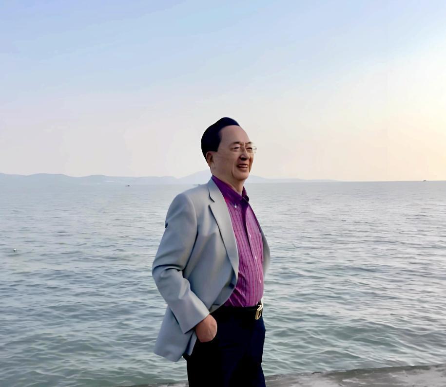 他是知名作曲家，71岁与39岁妻子修成正果，90岁也没放弃创作音乐_腾讯新闻