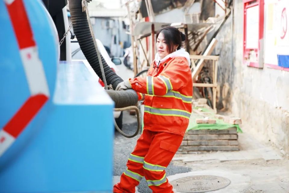 抽粪13年,这北京大妞又"火"了_腾讯新闻