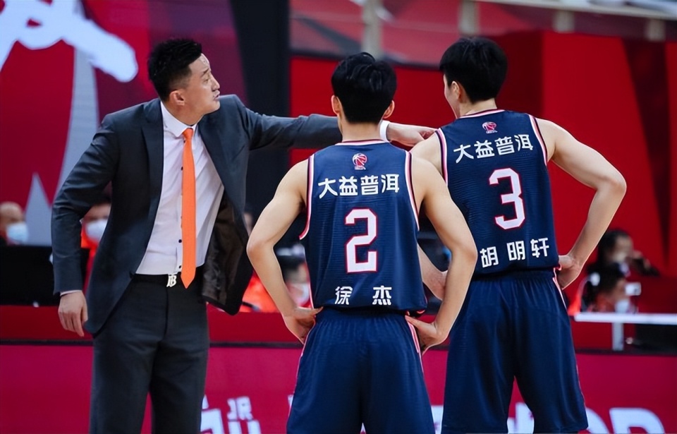 除此之外,广东男篮与辽宁男篮在cba历史长河中,也是绝对的冠军竞争