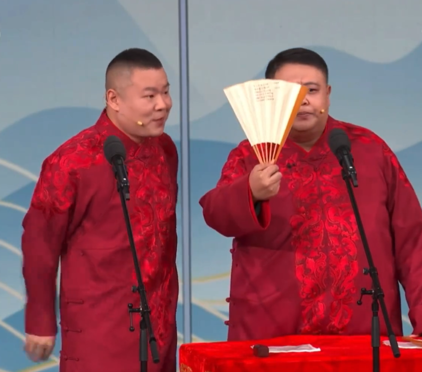 全靠同行衬托,岳云鹏春晚表现平平,曹云金新年相声点赞暴涨