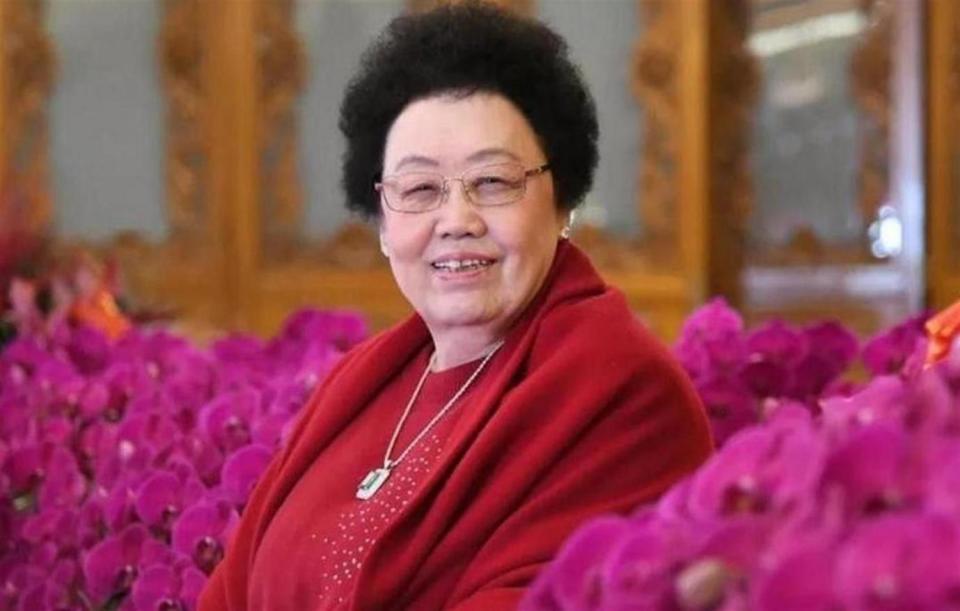 73岁迟重瑞近况：变网红卖自家豪宅，均价15万，陈丽华嫁他好福气_腾讯新闻