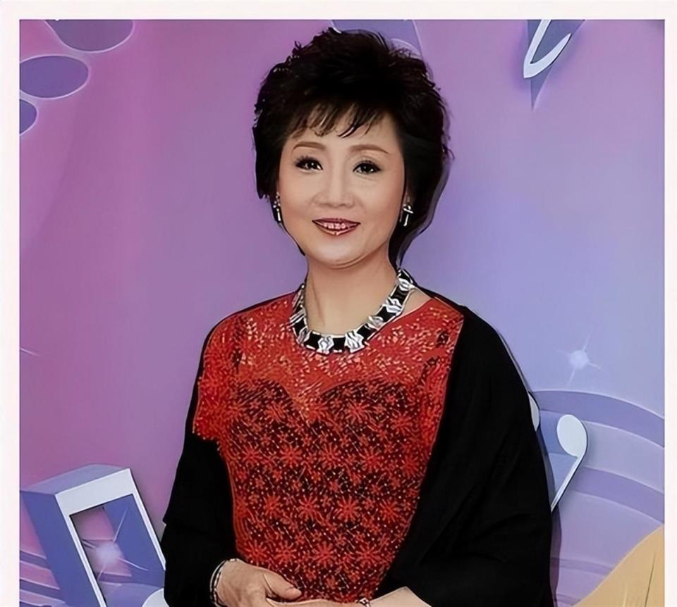 66岁张德兰突发意外！后台摔倒送医，曾上春晚爆火结婚37年无儿女_腾讯新闻