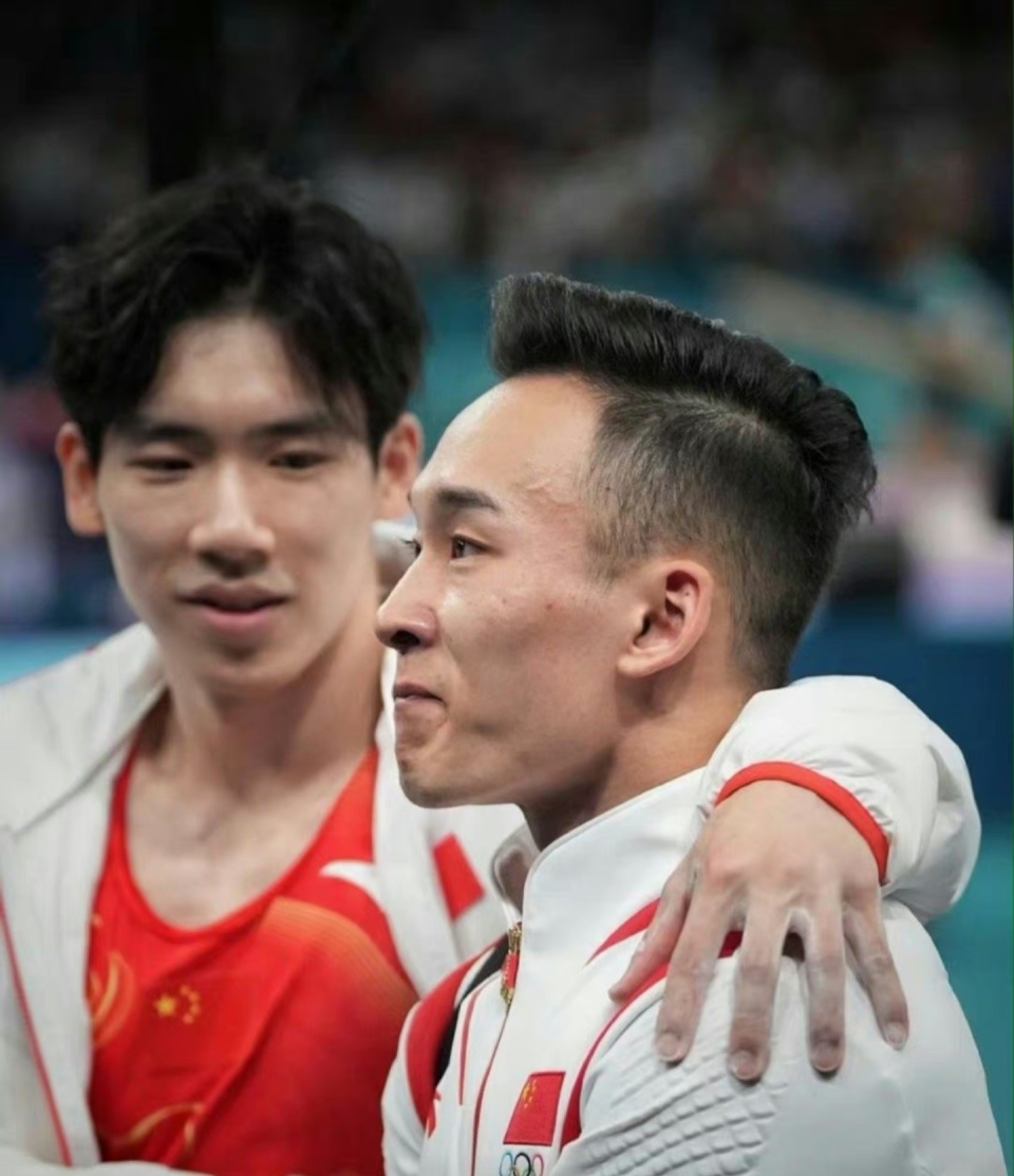 张博恒苦笑:银牌就不掏了吧!眼神里满是苦涩不甘 网友:心都碎了