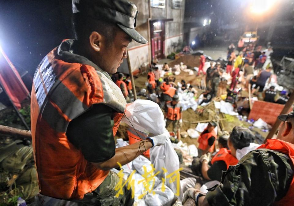 合力抢险直击河南社旗县赵河抢险救灾现场新黄河图集