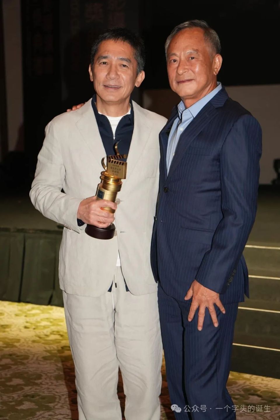 香港电影导演会颁奖典礼,梁朝伟又封帝_腾讯新闻