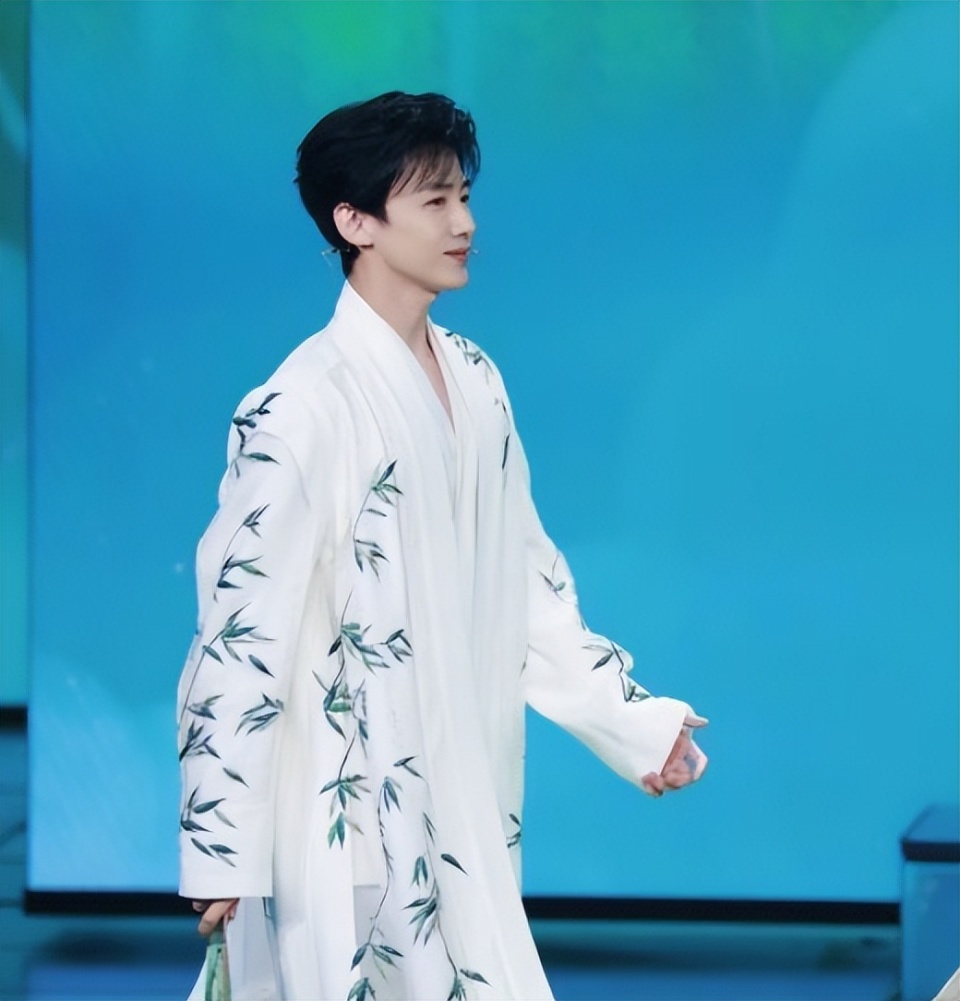 "春山学"事件持续发酵,宋家腾发文替白敬亭澄清